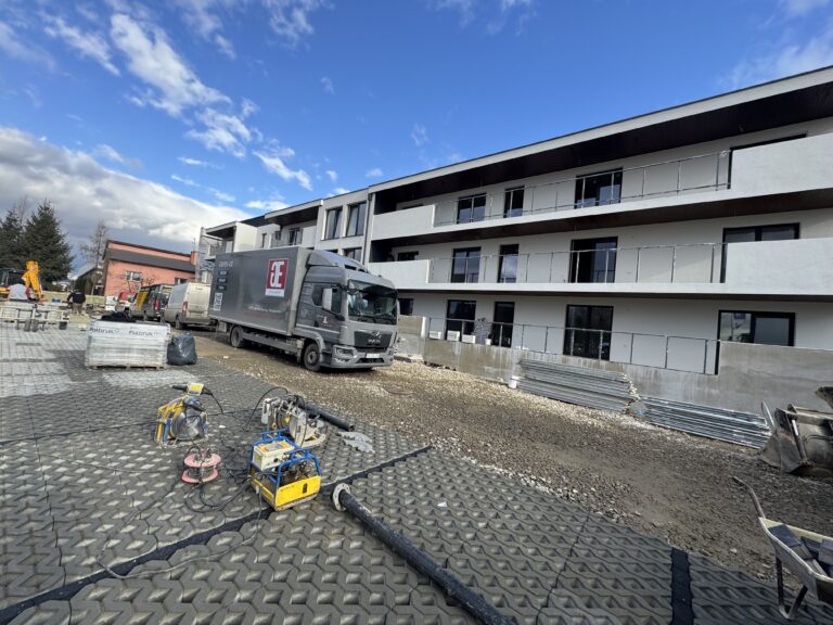 Parkingi oraz elewacja – Apartamenty Jana Pawła. Ostatnie mieszkania !